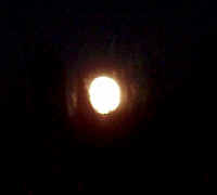 moon3.JPG (36575 bytes)