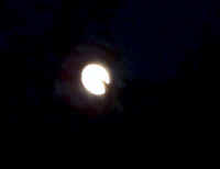 moon4.JPG (36448 bytes)