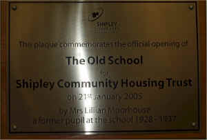 39.plaque of reopening by old pupil.jpg (133446 bytes)