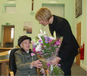42.Lovely bunch of flowers for the old pupil.jpg (193930 bytes)