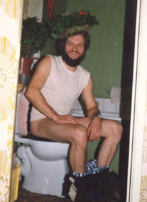christmas toilet2.jpg (69873 bytes)