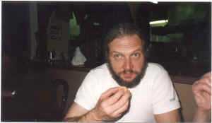 eatng.jpg (88901 bytes)