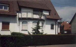home.jpg (31299 bytes)
